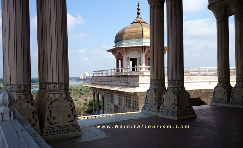 Agra :- Taj Mahal