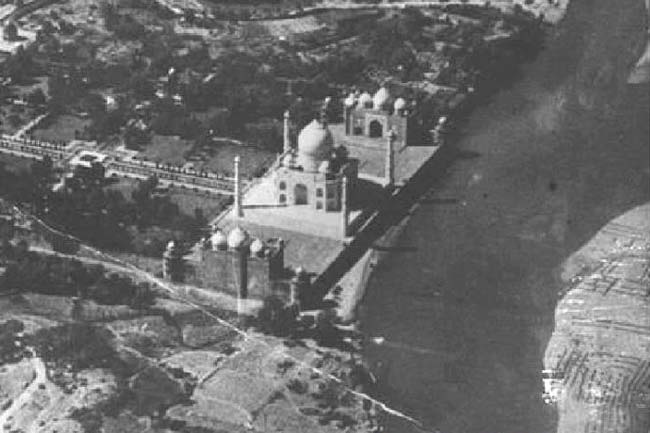 Agra :- Taj Mahal